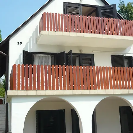 Judit Vendeghaz A Balatonnal Сasa de vacaciones *