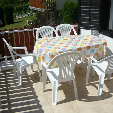 Judit Vendeghaz A Balatonnal Vonyarcvashegy