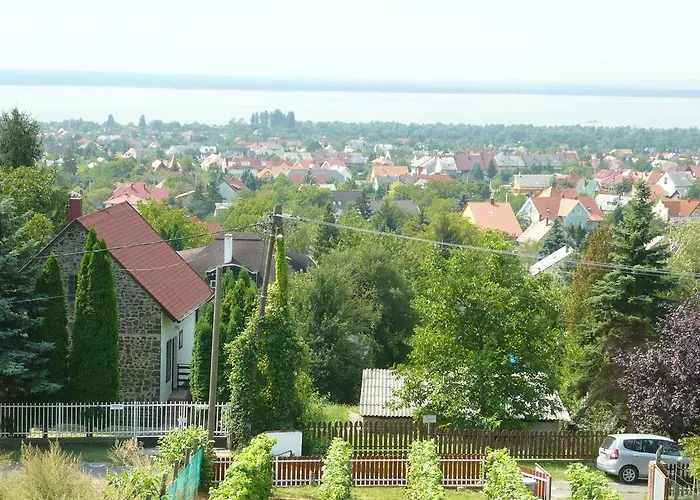 Nyaraló Judit A Balatonnál