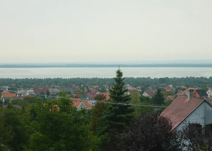Judit A Balatonnál *